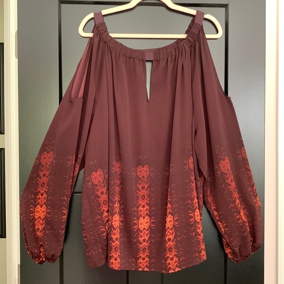 Lane Bryant Burgundy Cold Shoulder,Bell Sleeve Blouse w/Ombré. Size 22/24 - Picture 1 of 11